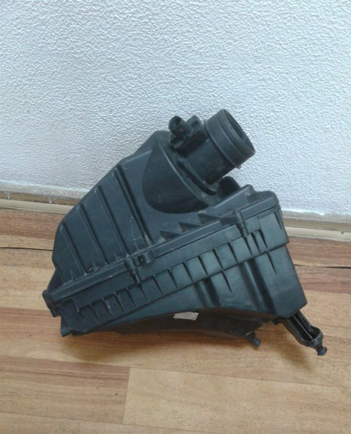 Корпус воздушного фильтра Jaguar XF (11-15) Корпус воздушного фильтра Jaguar XF (11-15)