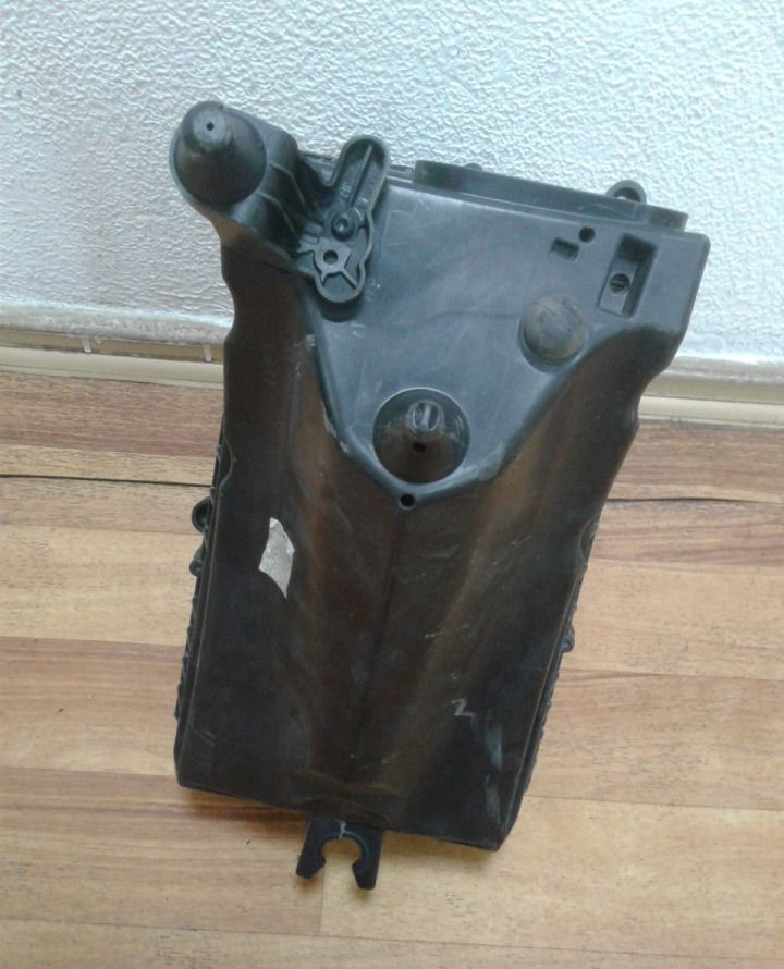 Корпус воздушного фильтра Jaguar XF (11-15) Корпус воздушного фильтра Jaguar XF (11-15)