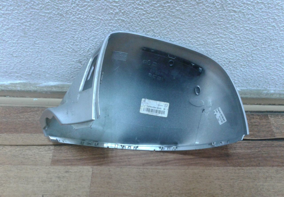 Крышка зеркала правая Volkswagen Transporter / Multivan oem 7e1857528