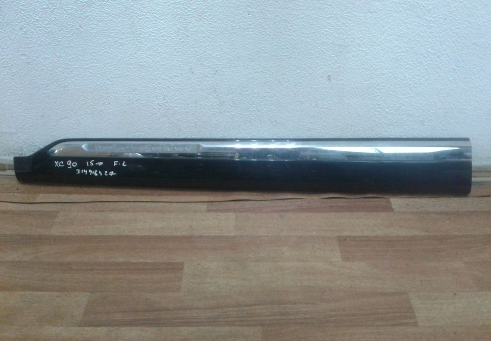 Молдинг двери передний левый Volvo XC90 (15>) oem 31448427
