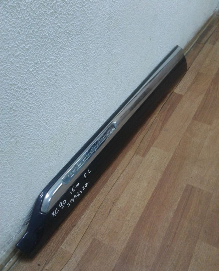 Молдинг двери передний левый Volvo XC90 (15>) oem 31448427