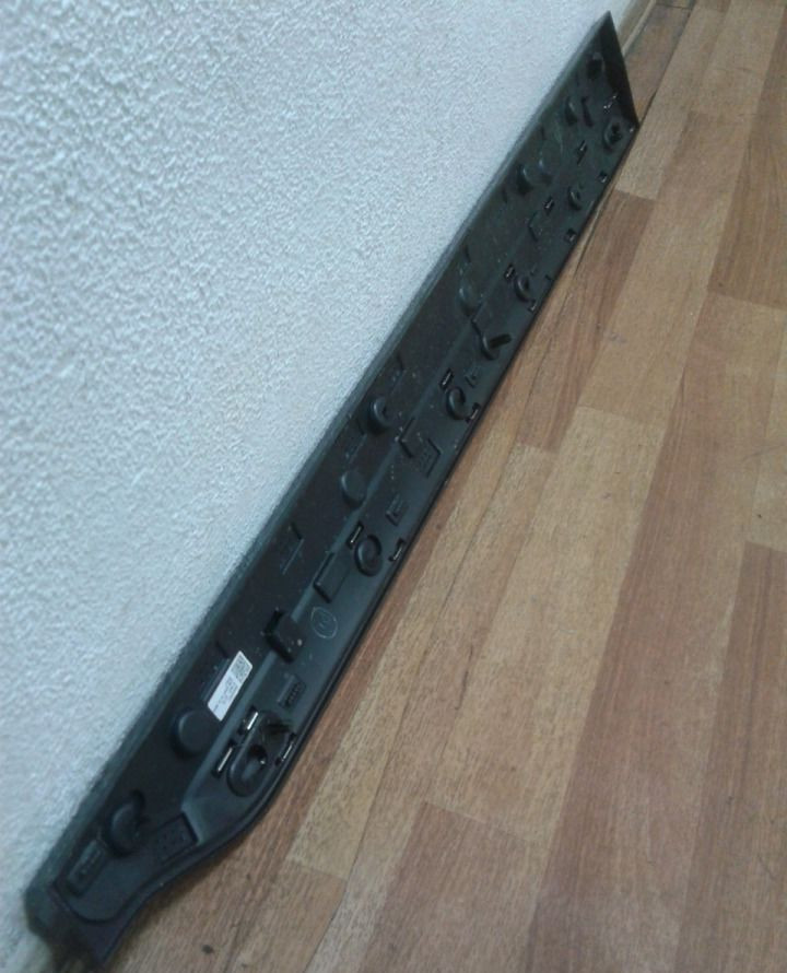 Молдинг двери передний левый Volvo XC90 (15>) oem 31448427