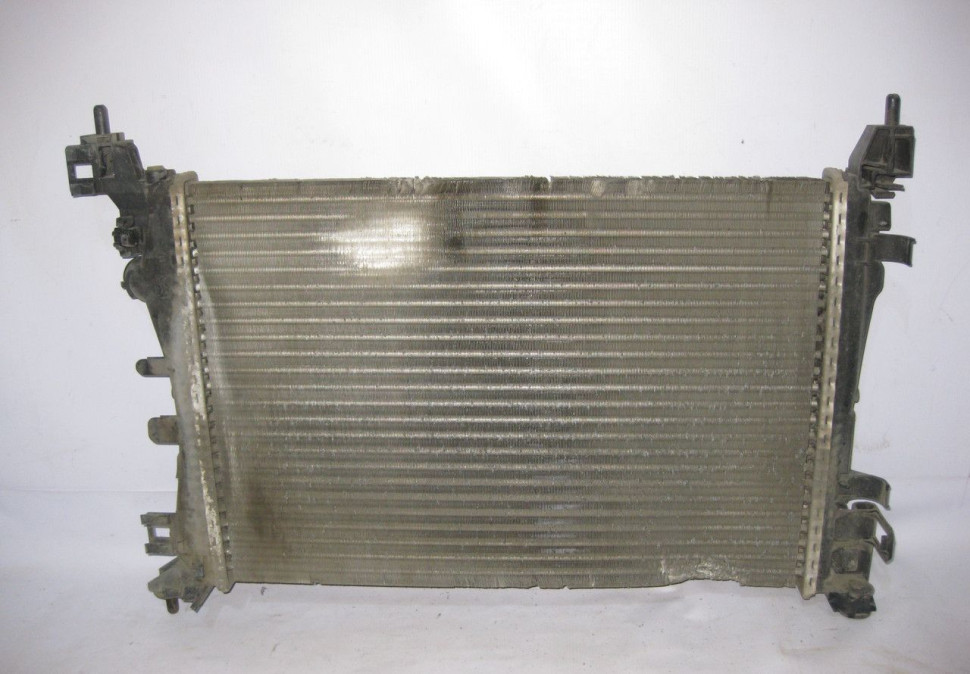 Радиатор охлаждения Opel Meriva B oem 560961104 (скл-3)