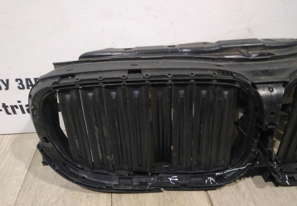 Заслонка решетки (жалюзи) бу BMW 7 G11 OEM 51137468217