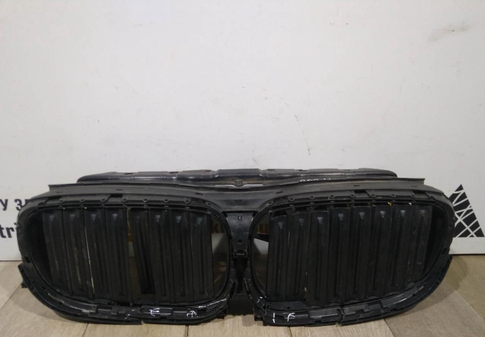 Заслонка решетки (жалюзи) бу BMW 7 G11 OEM 51137468217