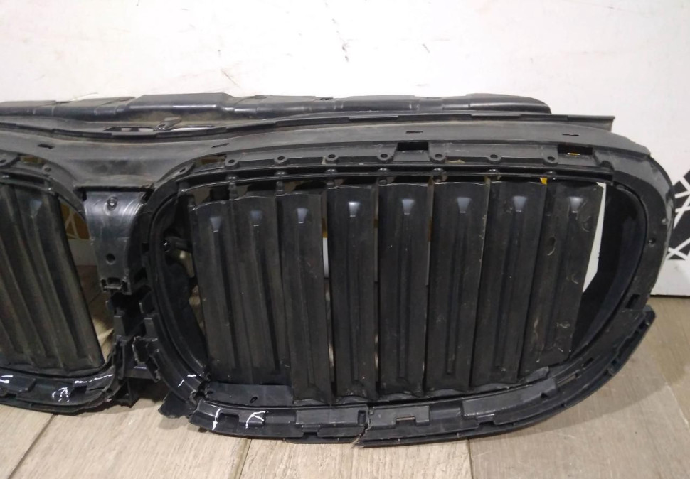 Заслонка решетки (жалюзи) бу BMW 7 G11 OEM 51137468217 Заслонка решетки (жалюзи) бу BMW 7 G11 OEM 51137468217
