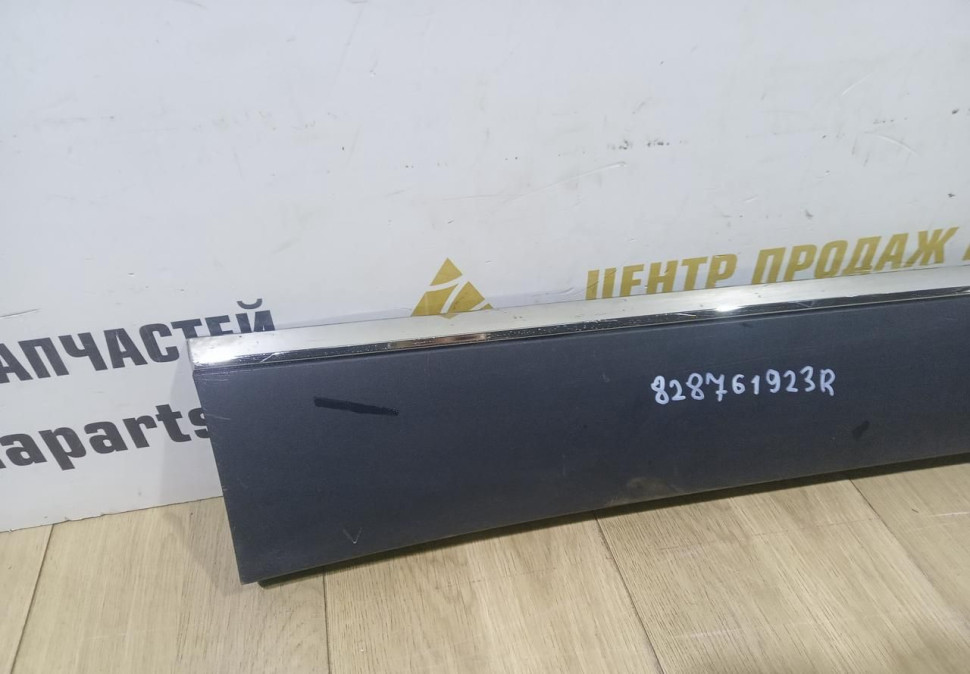 Молдинг двери задний правый бу Renault Arkana OEM 828761923R Молдинг двери задний правый бу Renault Arkana OEM 828761923R