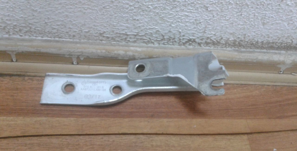 Петля капота левая Volkswagen Polo oem 6r0823301b