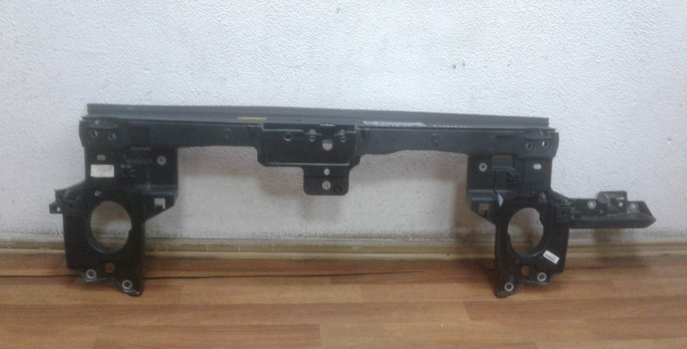 Панель передняя Volkswagen Touareg NF oem 7P6805594 (слом.часть)