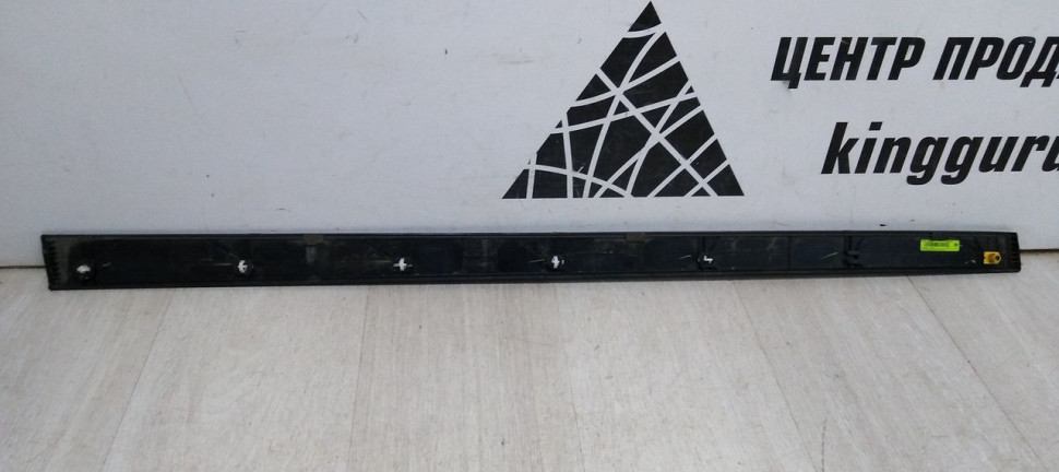 Накладка двери передняя правая Hyundai Tucson 3 oem 87724d7000