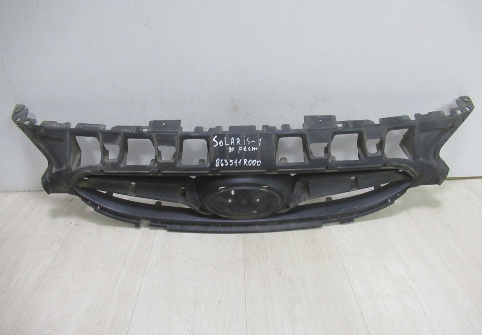 Решетка радиатора Hyundai Solaris до рест oem 863511r000