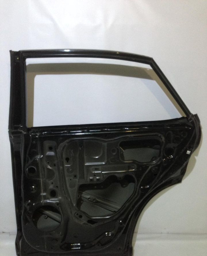 Дверь задняя правая Lexus NX 200 oem 6700378020 (скл-3)