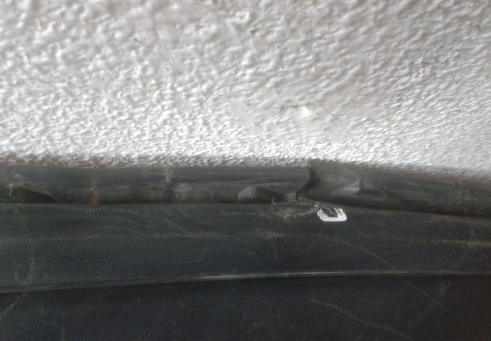 Спойлер заднего бампера Volkswagen Tiguan 2 oem 5na807521 (Мал.трещина)