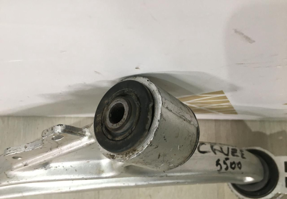 Рычаг правый Chevrolet Cruze 2009-2015 oem nsp0113272606