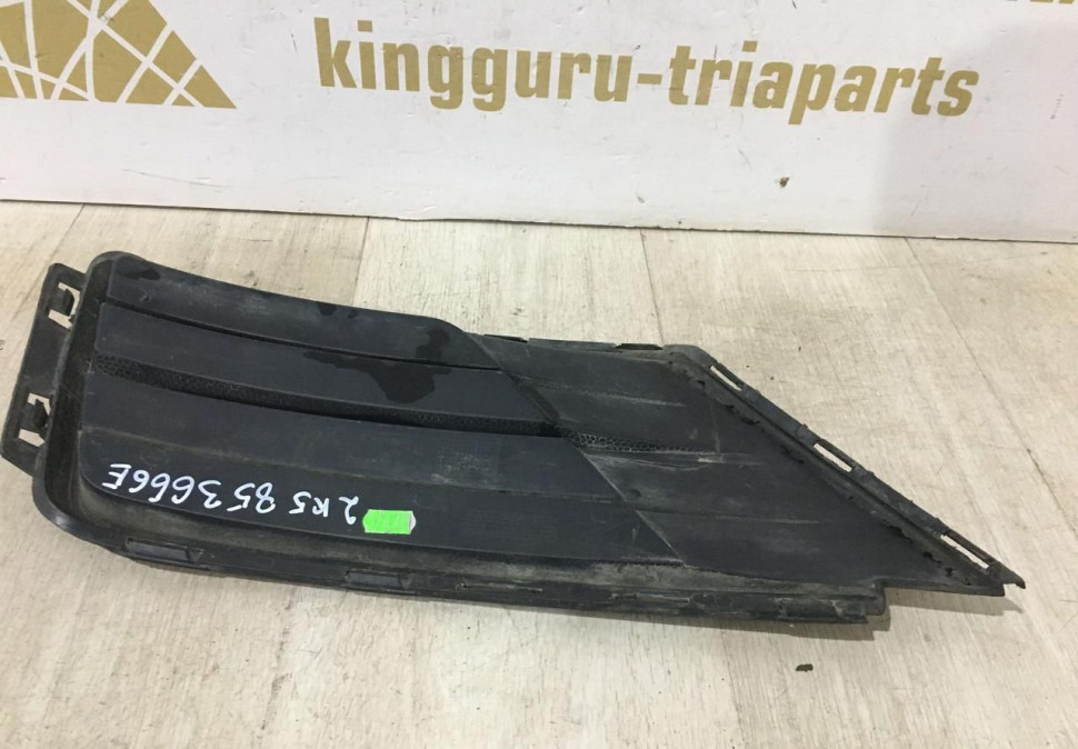 Решетка переднего бампера правая Volkswagen Caddy 4 2015 oem 2K5853666E Решетка переднего бампера правая Volkswagen Caddy 4 2015 oem 2K5853666E