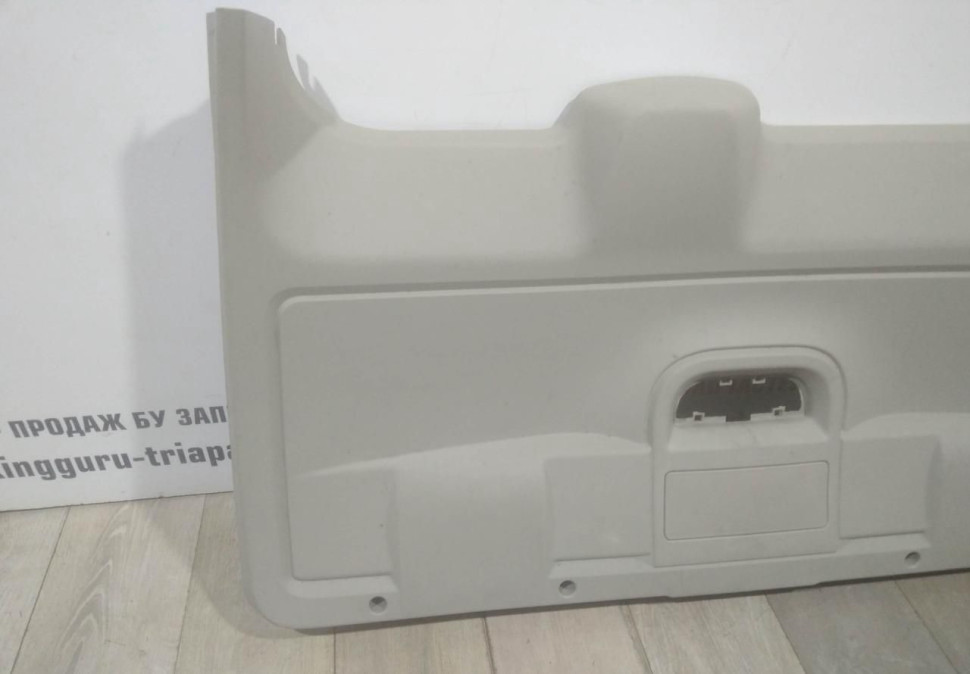 Обивка крышки багажника бу Chrysler Grand Voyager рестайлинг Обивка крышки багажника бу Chrysler Grand Voyager рестайлинг