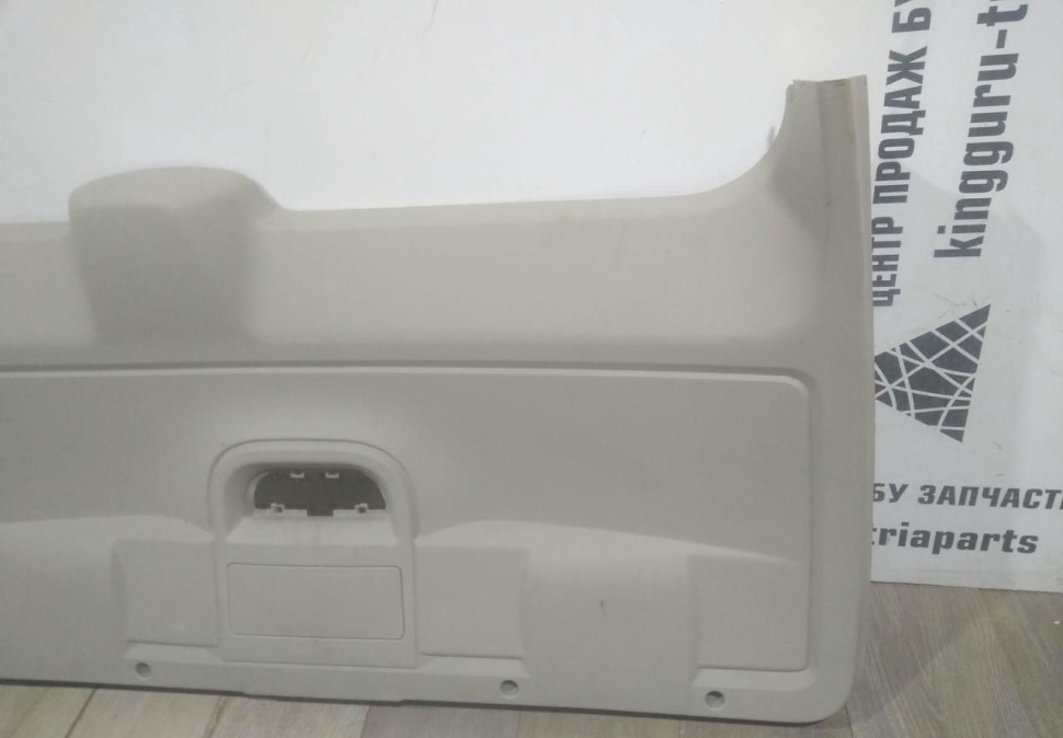 Обивка крышки багажника бу Chrysler Grand Voyager рестайлинг Обивка крышки багажника бу Chrysler Grand Voyager рестайлинг