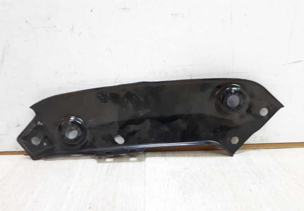 Кронштейн фары правый Volkswagen Jetta 6 oem 5c6805932 Кронштейн фары правый Volkswagen Jetta 6 oem 5c6805932