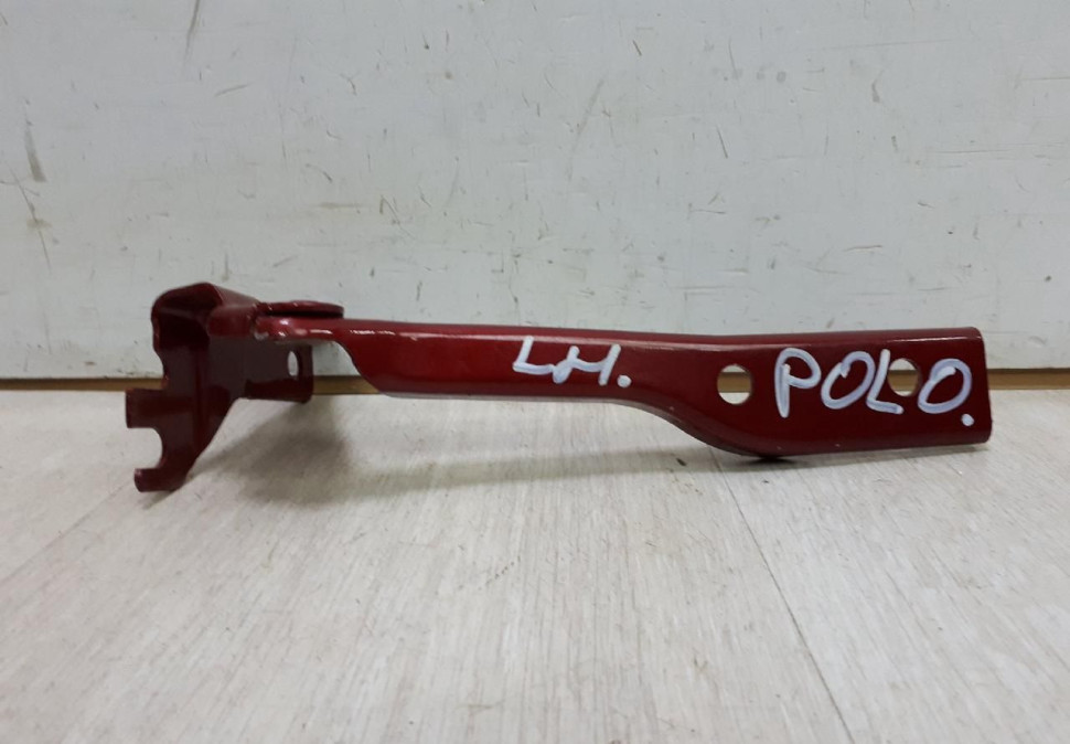 Петля капота левая Volkswagen Polo oem 6r0823301b
