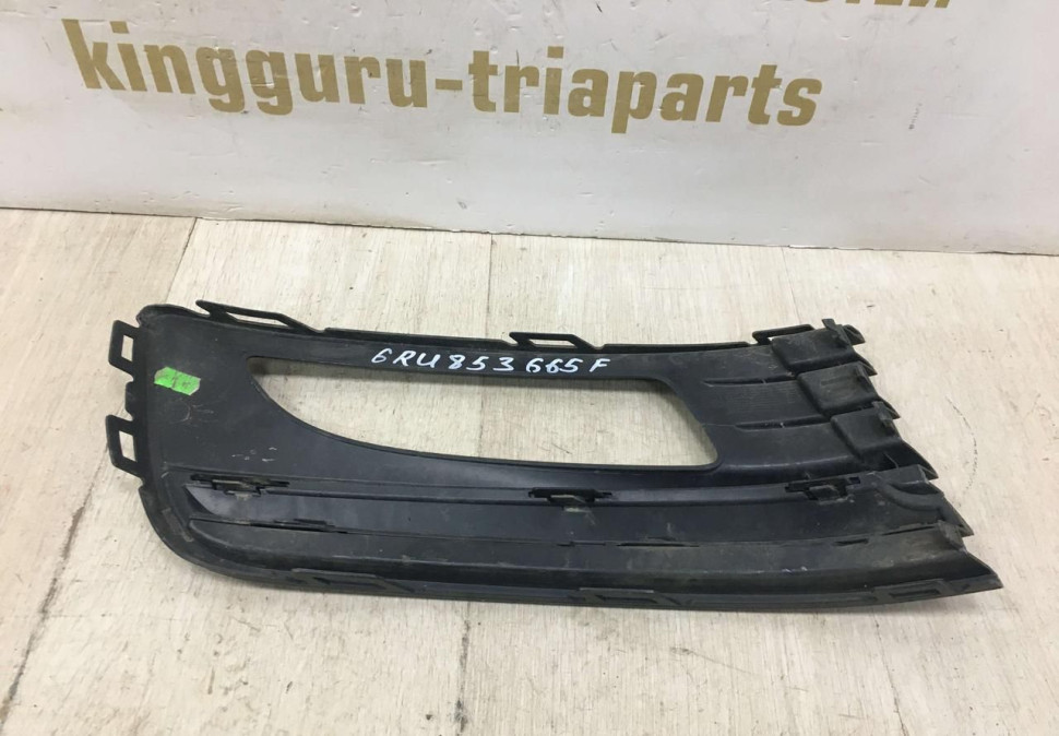 Решетка ПТФ левая Volkswagen Polo 5 рестайлинг 2015 oem 6RU853665F