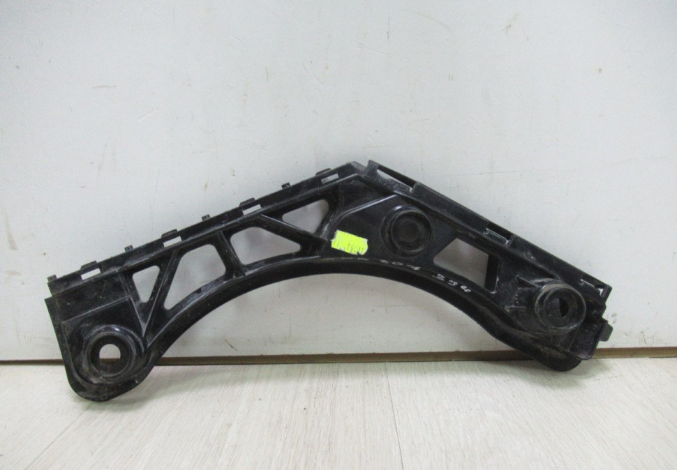 Кронштейн заднего бампера правый Volkswagen Tiguan 2 oem 5nr807394