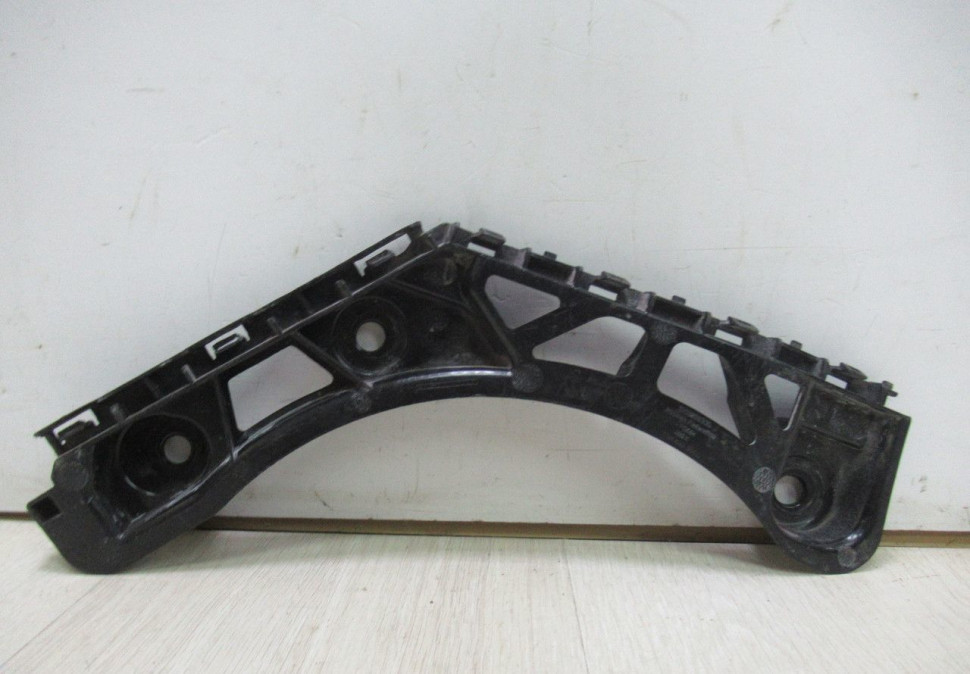 Кронштейн заднего бампера правый Volkswagen Tiguan 2 oem 5nr807394 Кронштейн заднего бампера правый Volkswagen Tiguan 2 oem 5nr807394