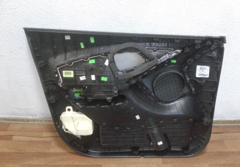 Обивка двери передняя правая Hyundai ix35 oem 823022y0139 (скл-3) Обивка двери передняя правая Hyundai ix35 oem 823022y0139 (скл-3)