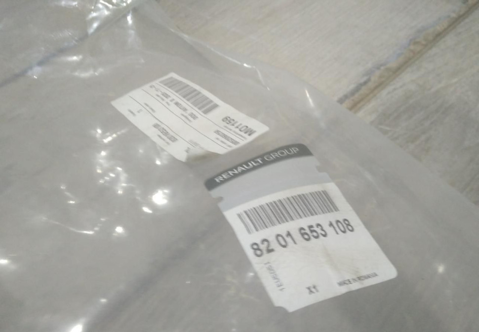 Молдинг бампера передний правый Renault Duster OEM 8201653108