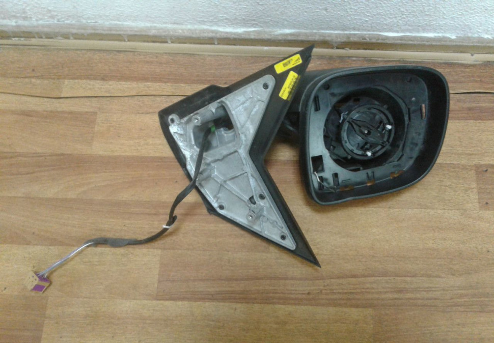 Корпус зеркала левый Volkswagen Transporter / Multivan oem 7e1857387 (на запчасти)