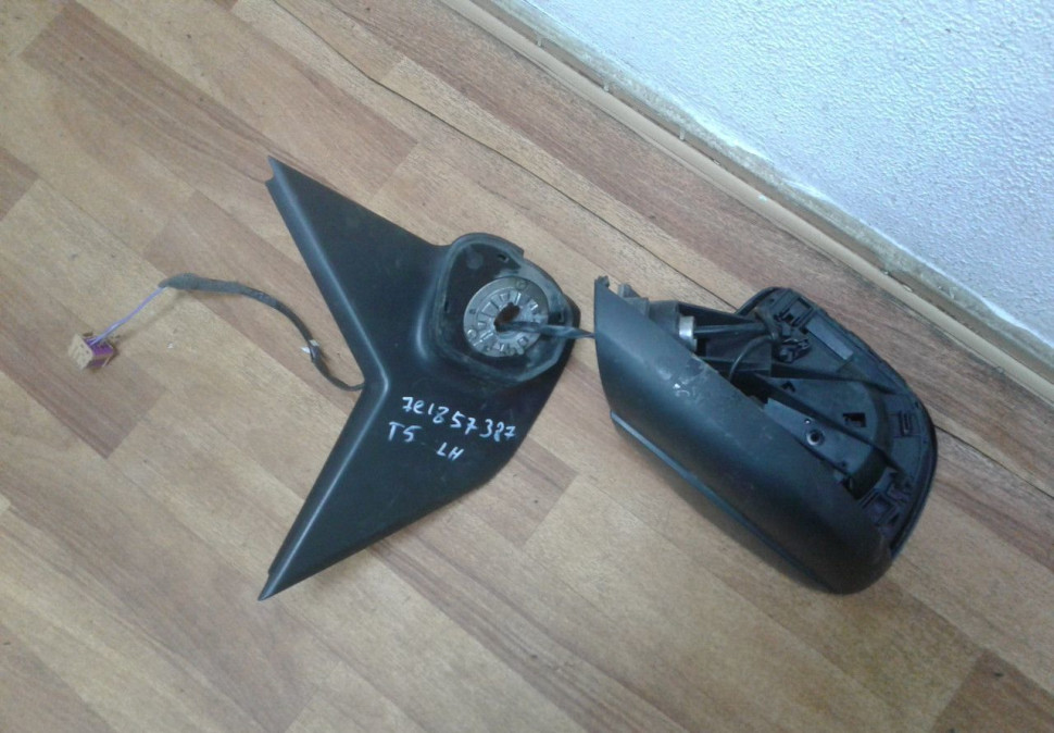 Корпус зеркала левый Volkswagen Transporter / Multivan oem 7e1857387 (на запчасти) Корпус зеркала левый Volkswagen Transporter / Multivan oem 7e1857387 (на запчасти)