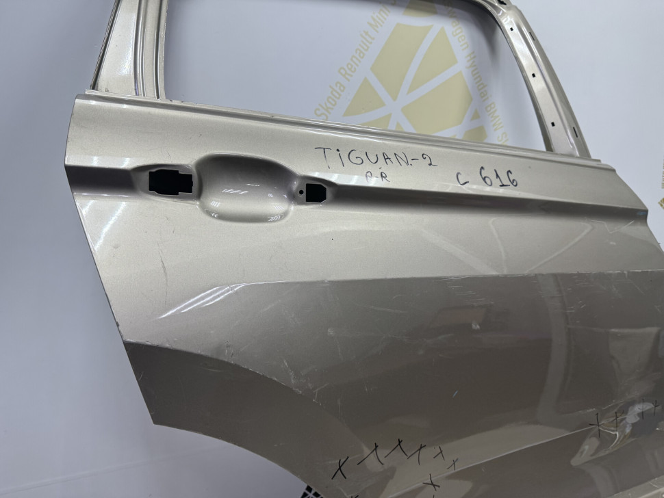 Дверь задняя правая Volkswagen Tiguan 2 2016 OEM 5NA833056L Дверь задняя правая Volkswagen Tiguan 2 2016 OEM 5NA833056L
