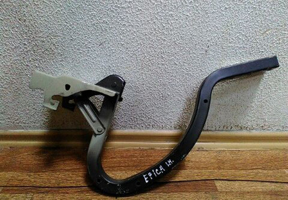 Петля крышки багажника левая Chevrolet Epica