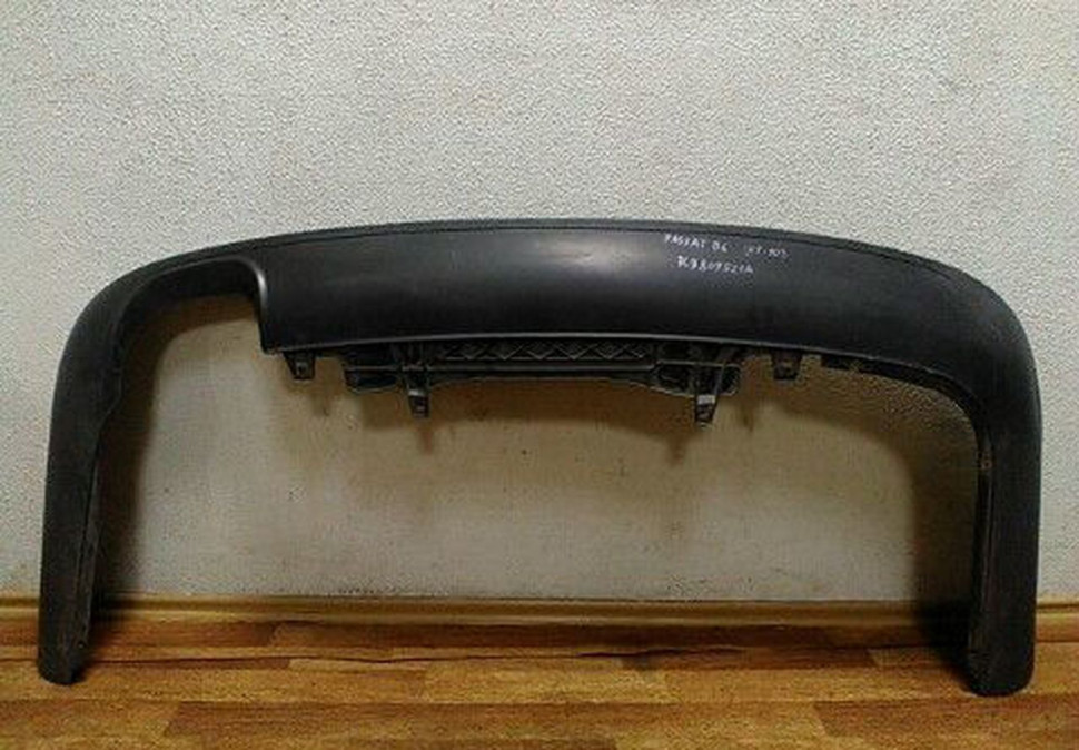 Спойлер заднего бампера Volkswagen Passat B6 (05-10) oem 3c9807521a