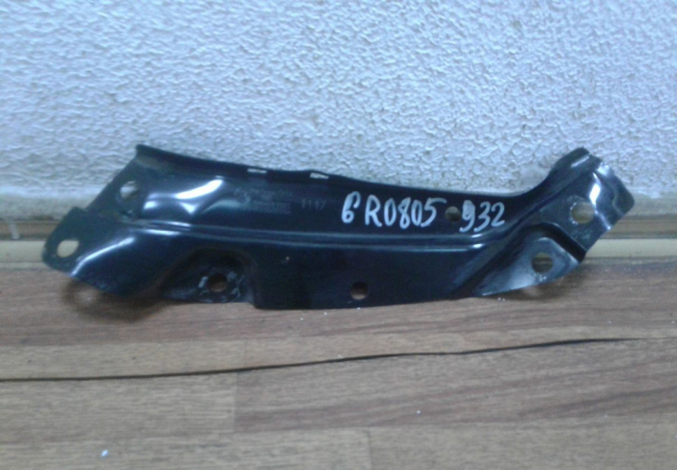 Суппорт фары правый Volkswagen Polo oem 6ro805932