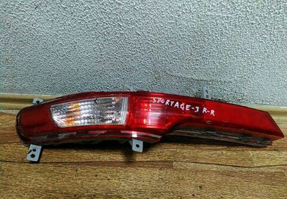 ПТФ задний правый KIA Sportage 3 oem 924063u000