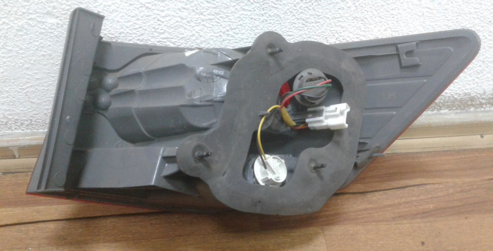 Фонарь левый Kia Cerato 2 oem 924011M020 (скол) Фонарь левый Kia Cerato 2 oem 924011M020 (скол)