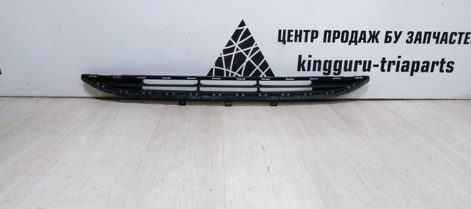 Решетка переднего бампера Hyundai Solaris 2 oem 86561H5000 (скл-3)