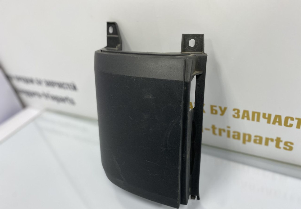 Клык заднего бампера левая Volkswagen Transporter T6 2015 OEM 7E0807321E