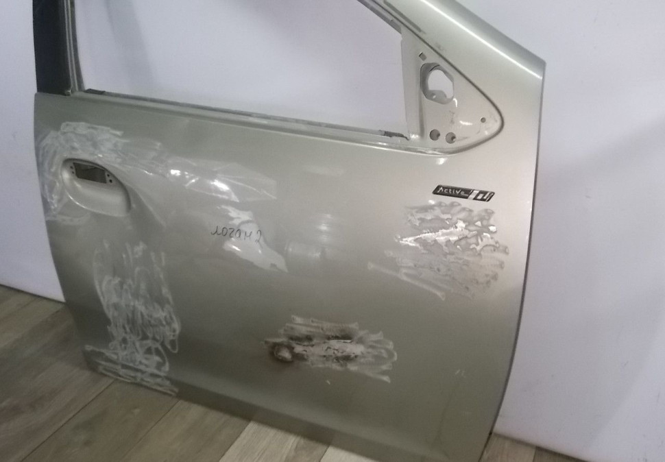 Дверь передняя правая бу Renault Logan 2 OEM 801007952R