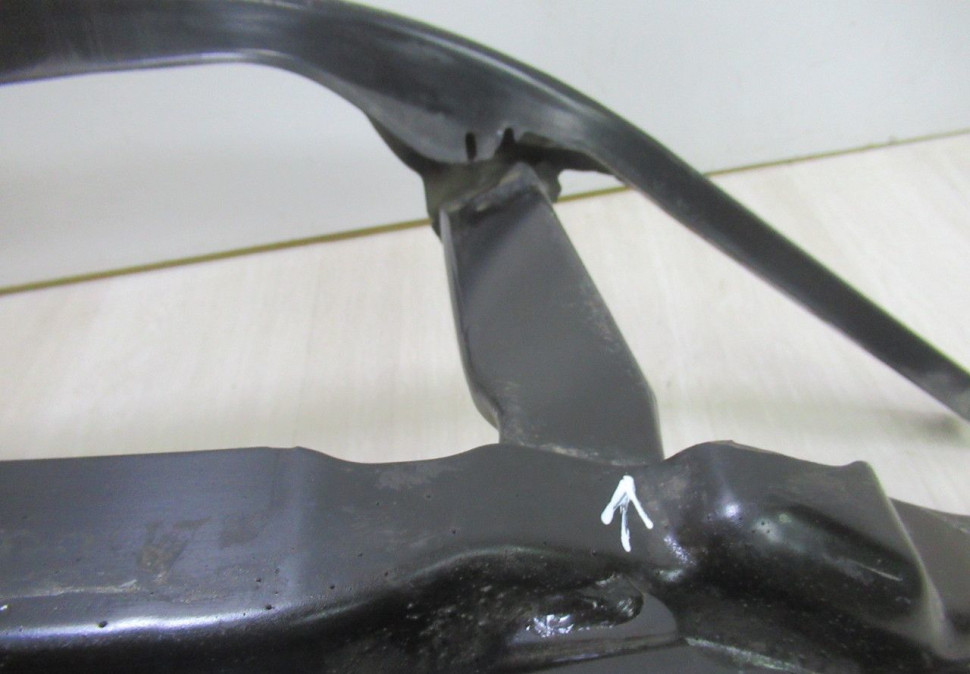 Усилитель переднего бампера Volkswagen Tiguan 2 oem 5na807611a (вмятина)