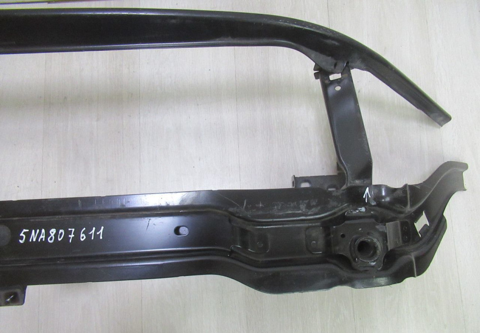 Усилитель переднего бампера Volkswagen Tiguan 2 oem 5na807611a (вмятина)