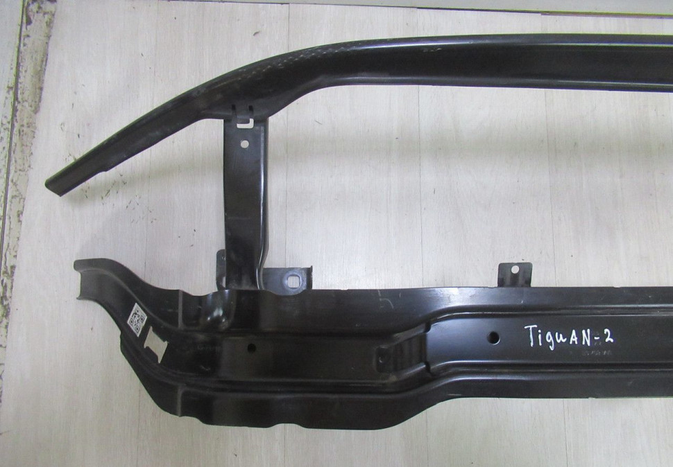 Усилитель переднего бампера Volkswagen Tiguan 2 oem 5na807611a (вмятина)