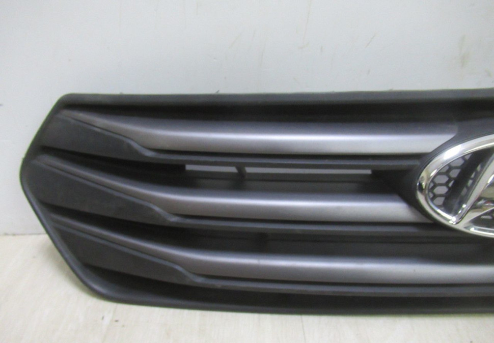 Решетка радиатора Hyundai Creta oem 86351M0000 (потертости) (скл-3)