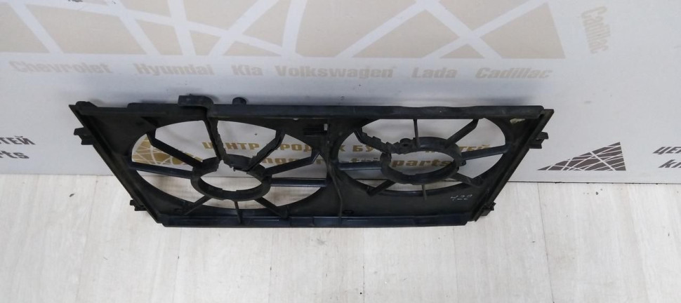 Диффузор вентилятора охлаждения Volkswagen Caddy 3 10-15 oem 1K0121207BB Диффузор вентилятора охлаждения Volkswagen Caddy 3 10-15 oem 1K0121207BB