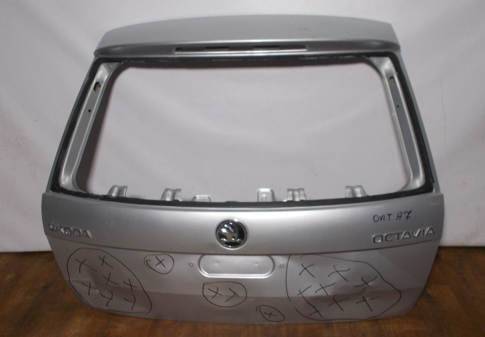 Крышка багажника бу Skoda Octavia A7 рестайлинг OEM 5E9827023B