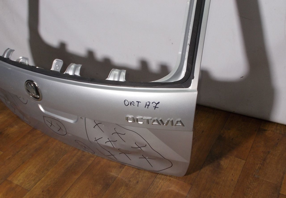 Крышка багажника бу Skoda Octavia A7 рестайлинг OEM 5E9827023B