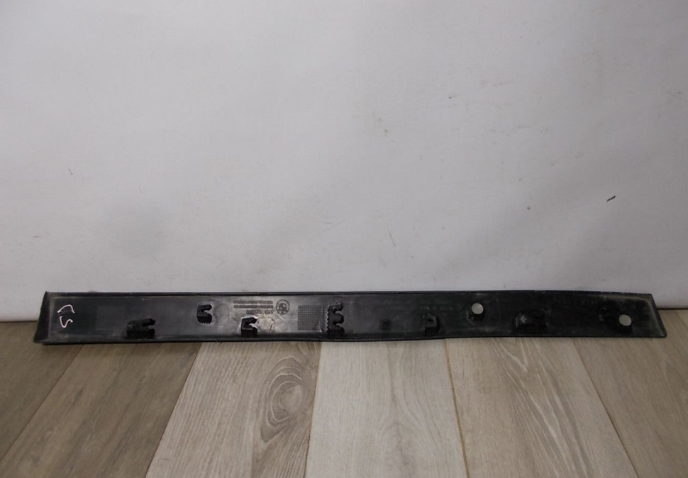 Молдинг двери передний правый бу BMW X1 F48 OEM 51137352092 Молдинг двери передний правый бу BMW X1 F48 OEM 51137352092