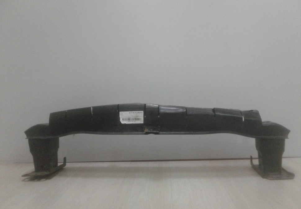 Усилитель переднего бампера Volkswagen Jetta 6 oem 5c6807583 (вмятина)