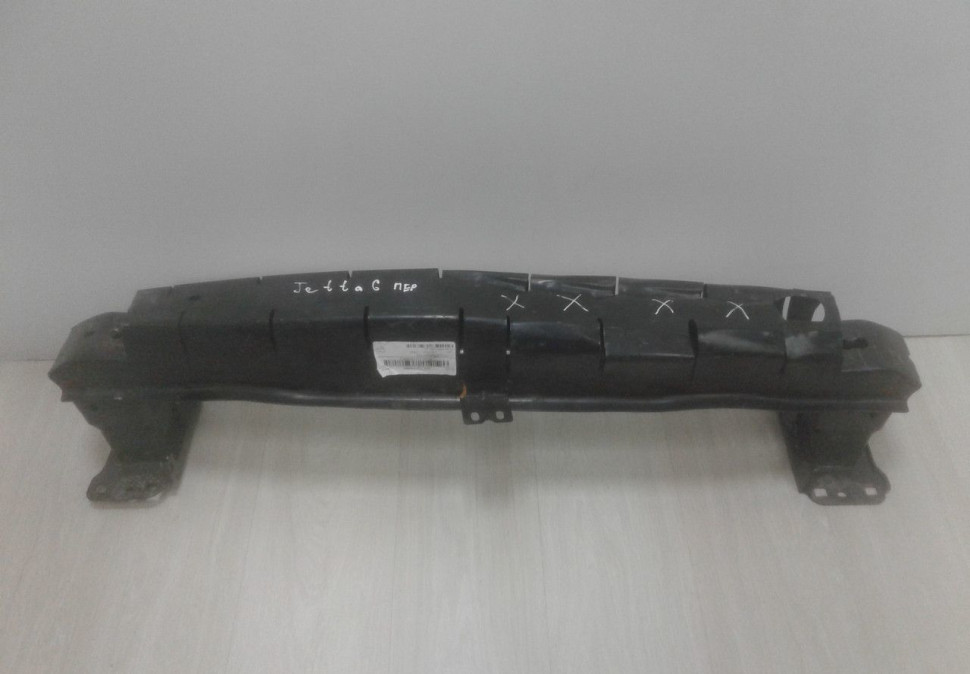 Усилитель переднего бампера Volkswagen Jetta 6 oem 5c6807583 (вмятина) Усилитель переднего бампера Volkswagen Jetta 6 oem 5c6807583 (вмятина)
