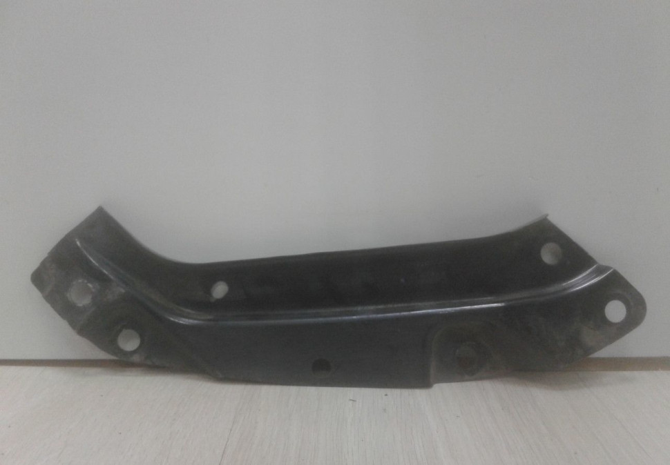 Кронштейн фары левый Volkswagen Polo oem 6R0805931A